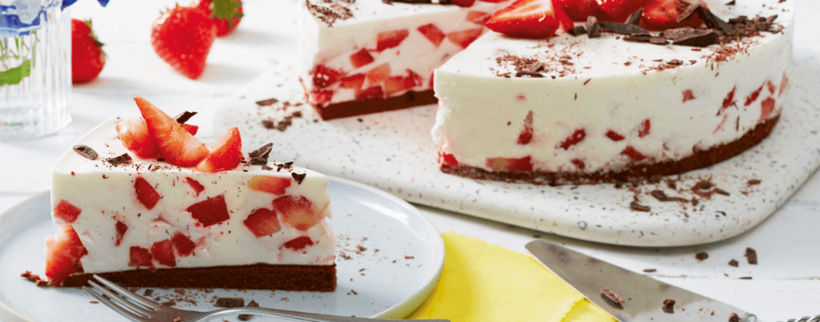 Erdbeer-Quark-Torte mit Schokoboden für 16 Personen von lidl-kochen.de