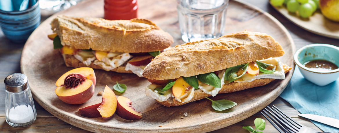 Französisches Sandwich mit Camembert und Pfirsich für 4 Personen von lidl-kochen.de