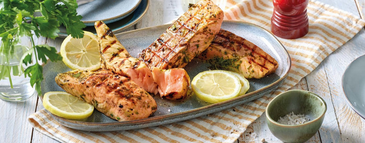 Gegrillter Lachs mit Zitronen-Knoblauch-Marinade - Monsieur Cuisine Rezept