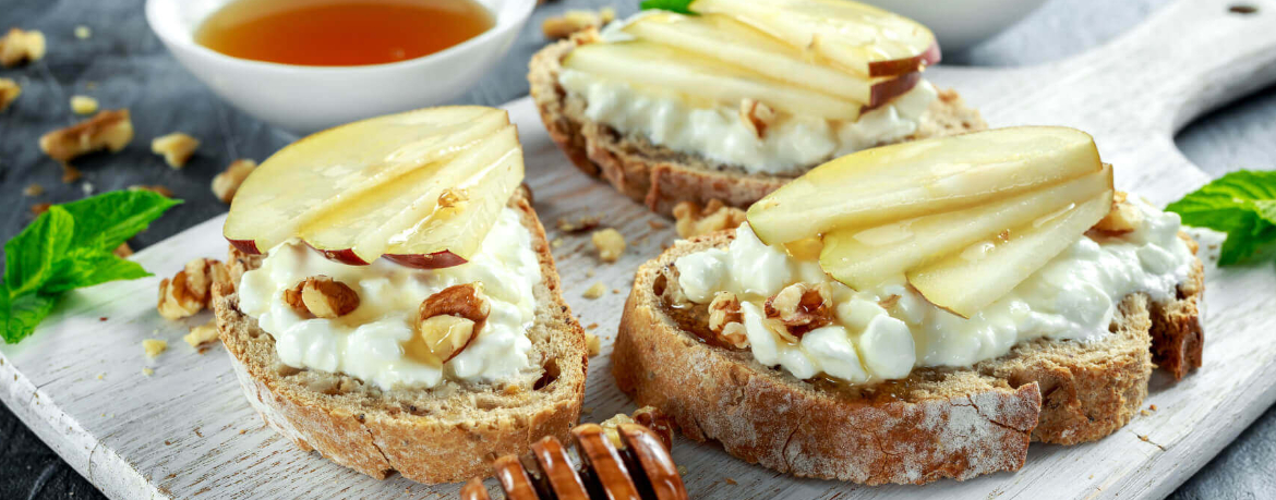 Frischkäsebrot mit Birne und Haselnüssen für 4 Personen von lidl-kochen.de