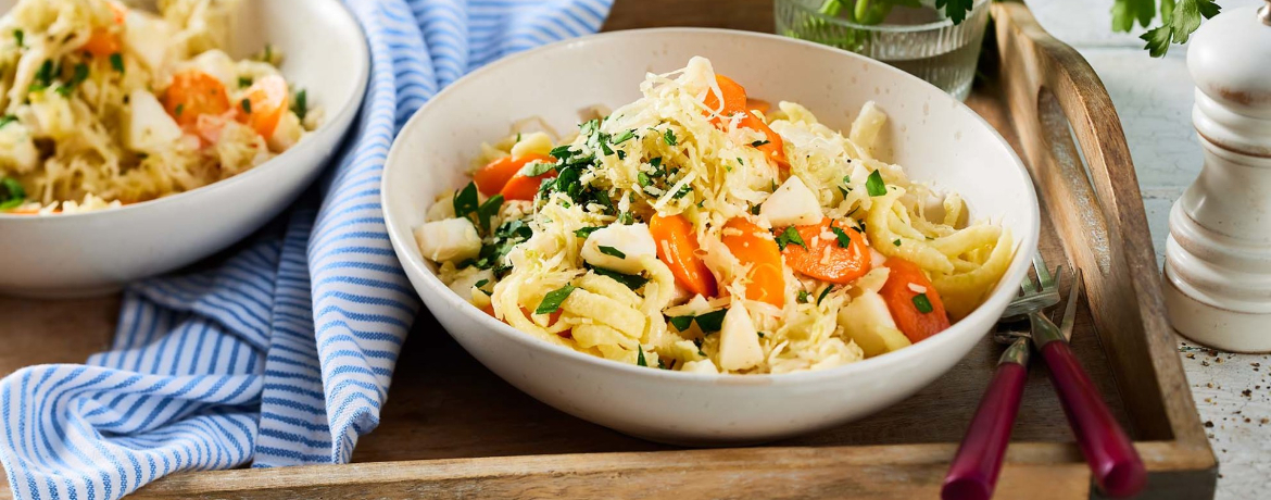 Spätzle mit Karotten und Birnen-Sauerkraut für 4 Personen von lidl-kochen.de