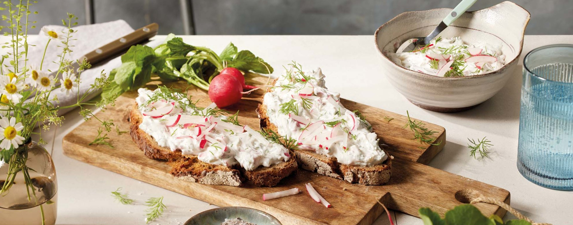 Bauernbrot mit Radieschen-Dill-Quark - Rezept | LIDL Kochen