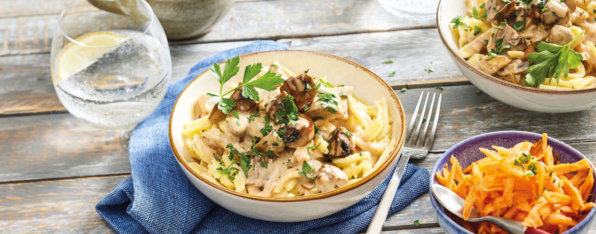 Frische Spätzle in Champignonsauce und Karottensalat für 4 Personen von lidl-kochen.de