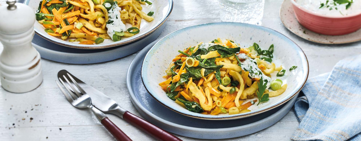 Spätzle-Gemüse-Pfanne mit Petersiliencreme für 4 Personen von lidl-kochen.de