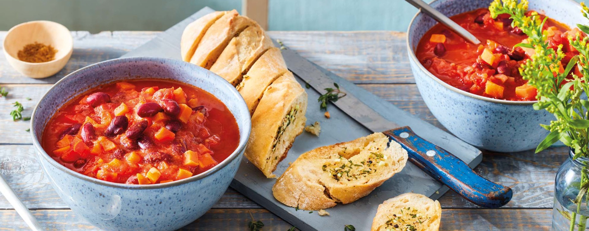 Kidneybohnen-Chili mit Kräuterbaguette für 4 Personen von lidl-kochen.de