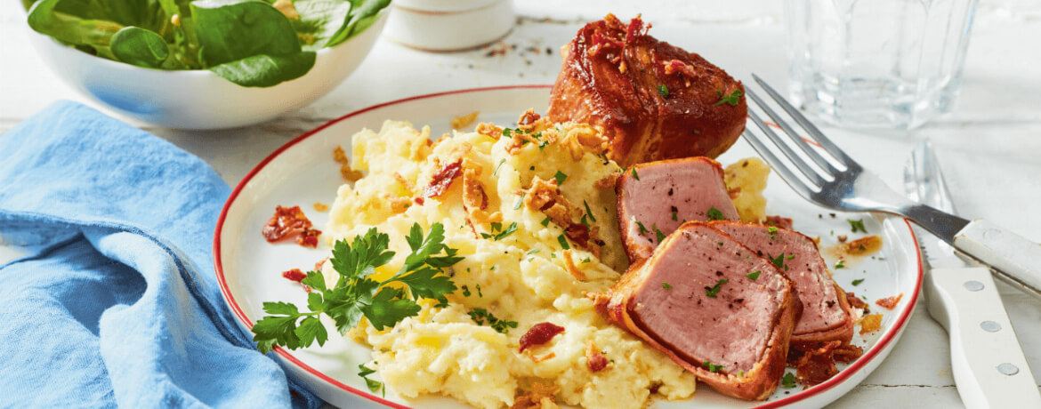 Schweinefilet im Speckmantel mit Zwiebel-Kartoffelpüree an Feld-Salat für 4 Personen von lidl-kochen.de