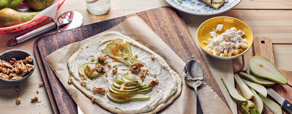Veganer Flammkuchen mit Birne und Walnuss - Rezept | LIDL Kochen Veganer Flammkuchen mit Birne und Walnuss - Rezept | LIDL Kochen