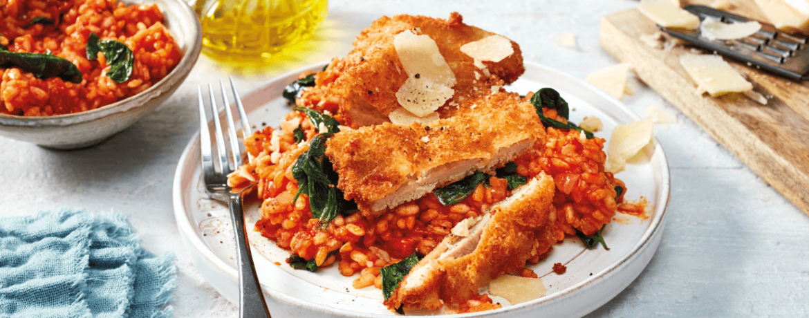 Parmesan-Schnitzel mit Tomaten-Risotto und jungem Spinat für 4 Personen von lidl-kochen.de