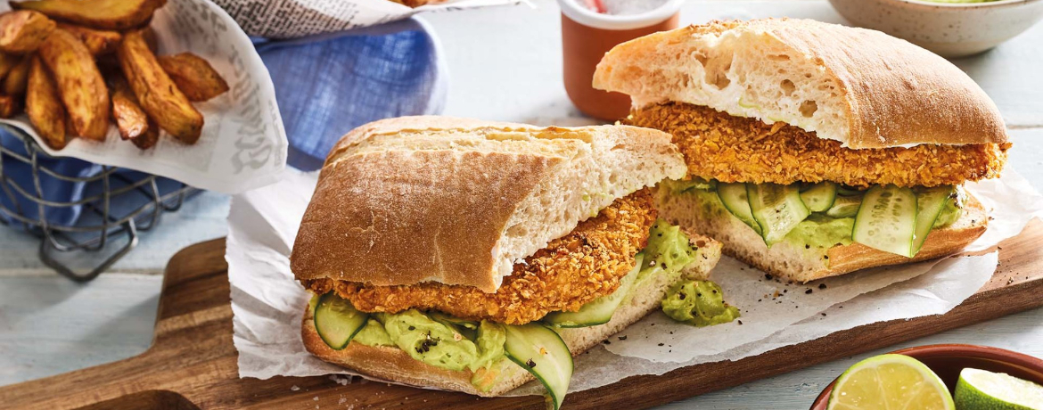 Krosses Hähnchen-Sandwich mit Avocadodip und Pommes für 4 Personen von lidl-kochen.de