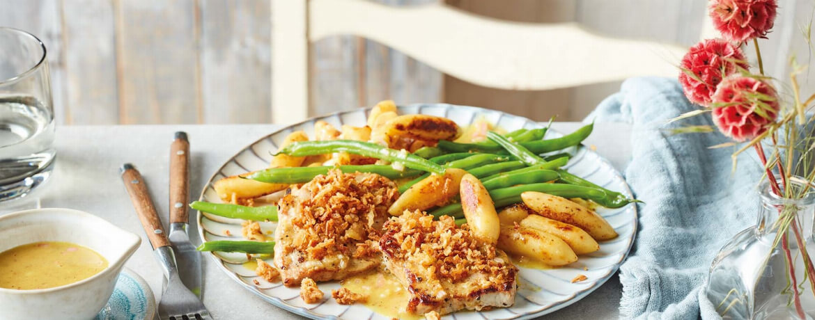 Röstzwiebel-Steaks vom Schwein mit Busch-Bohnen und Vinaigrette auf Schupfnudeln von der Kartoffel für 4 Personen von lidl-kochen.de