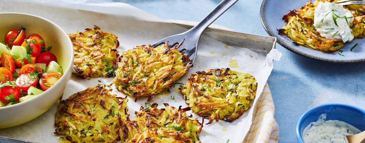 Zucchini-Kartoffel-Puffer mit Tsatsiki und Balkansalat für 4 Personen von lidl-kochen.de