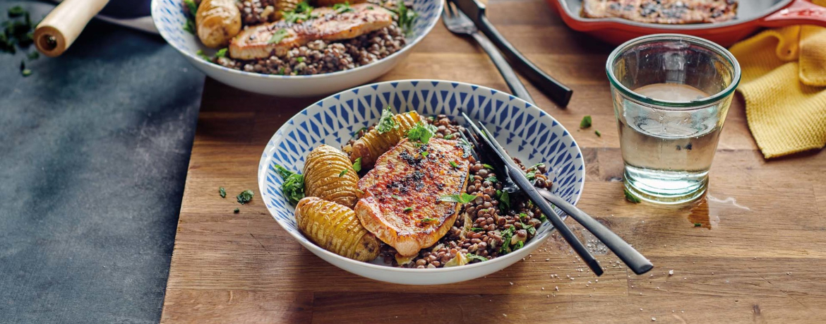 Steaks mit cremigen Linsen und Fächerkartoffeln für 4 Personen von lidl-kochen.de