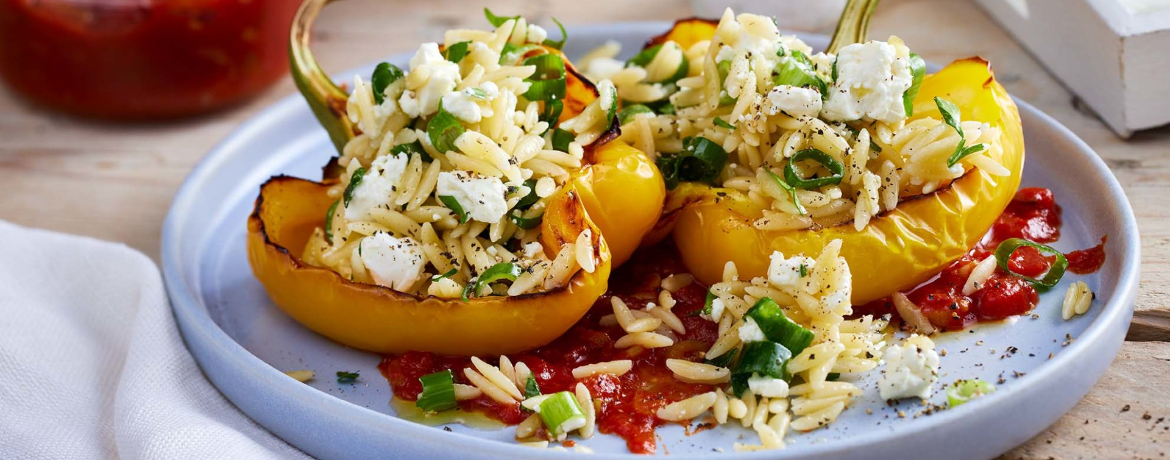 Gefüllte Paprika mit Feta und Tomatensugo für 4 Personen von lidl-kochen.de