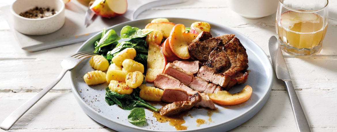 Schweinesteaks mit Gnocchi und karamellisierten Äpfeln für 4,5 Personen von lidl-kochen.de