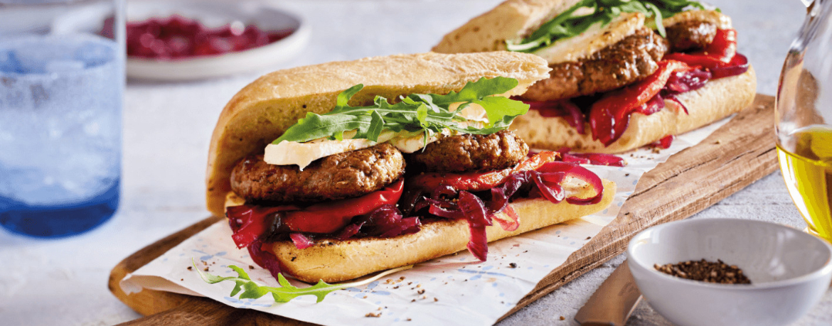 Ciabatta-Burger mit Röstpaprika und Mozzarella-Rucola-Salat für 4 Personen von lidl-kochen.de