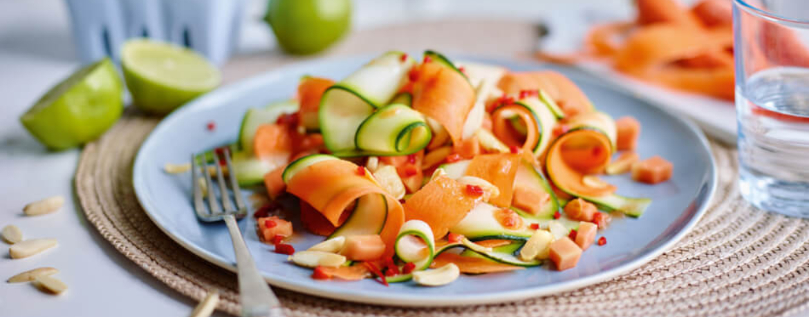 Zucchinisalat mit Mango und Karotten für 4 Personen von lidl-kochen.de