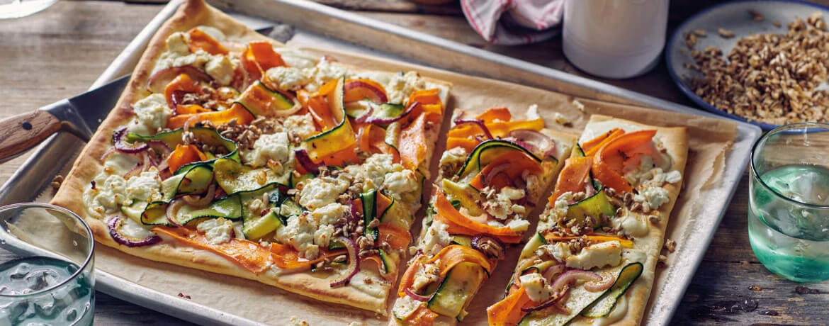 Pizza Bianco mit Gemüse, Feta und karamellisierten Sonnenblumenkernen für 4 Personen von lidl-kochen.de