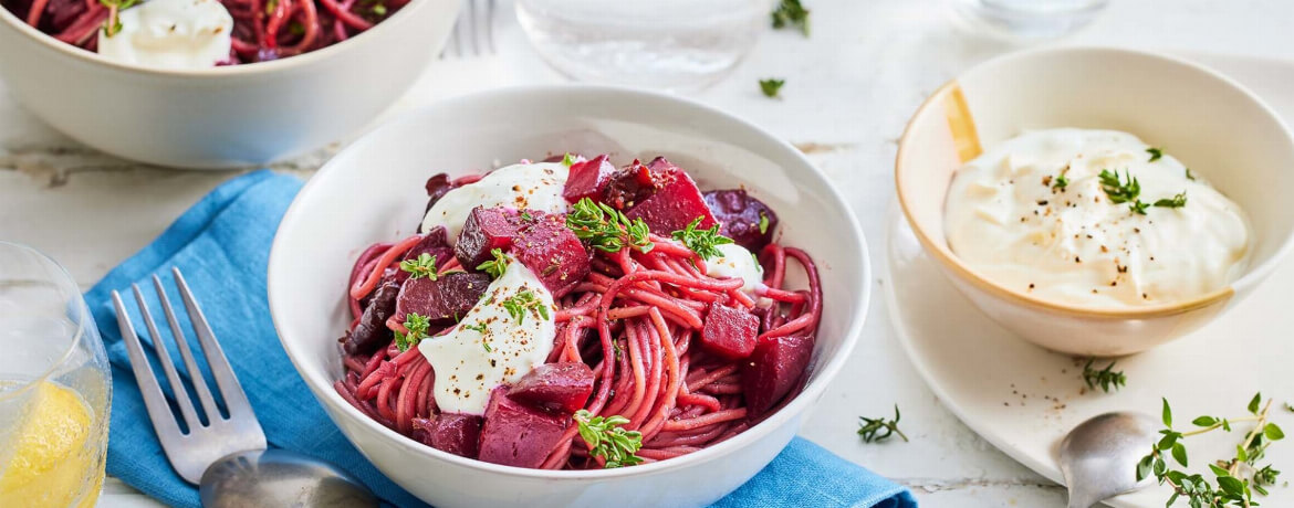 Purple Pasta – Balsamico-Spaghetti mit Roter Bete und Ziegenkäse für 4 Personen von lidl-kochen.de
