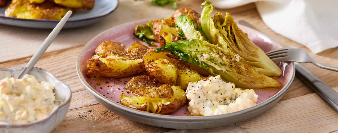 Smashed Potatoes mit gebratenem Romanasalat und Sauce Gribiche für 4 Personen von lidl-kochen.de