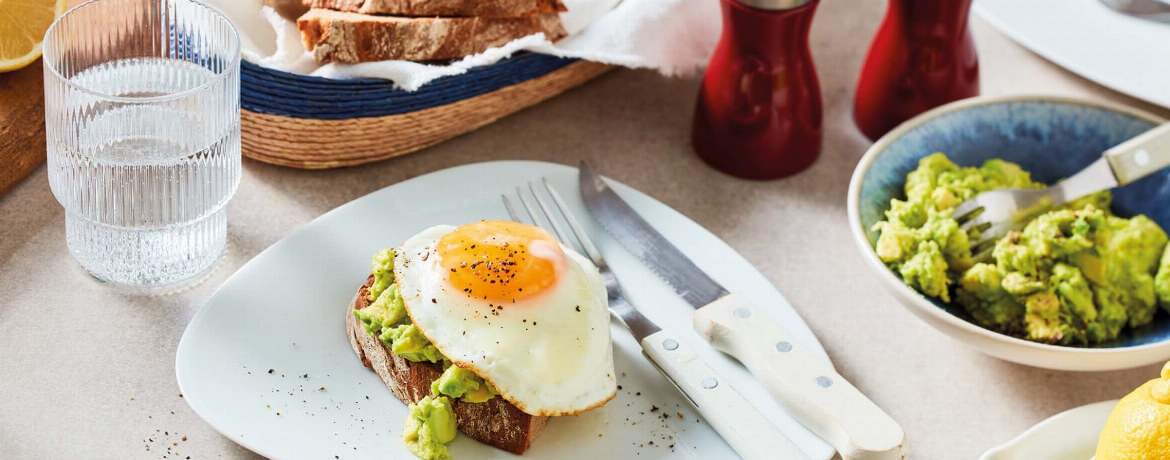 Belegtes Brot mit Spiegelei und Avocado für 4 Personen von lidl-kochen.de