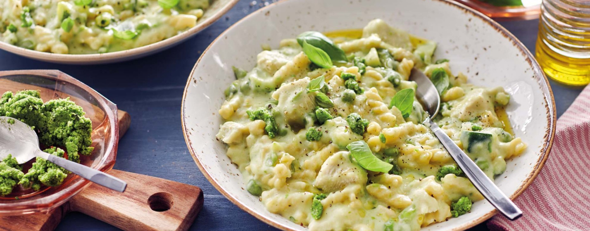 One Pot Pasta mit Hähnchen und Zucchini für 4 Personen von lidl-kochen.de