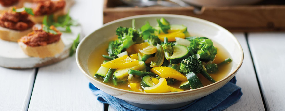 Minestrone mit Tomaten-Cashew-Pesto für 4 Personen von lidl-kochen.de