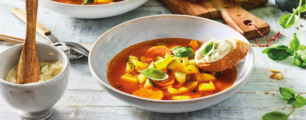 Vegetarische Minestrone und Baguette mit Bohnenmus für 4 Personen von lidl-kochen.de