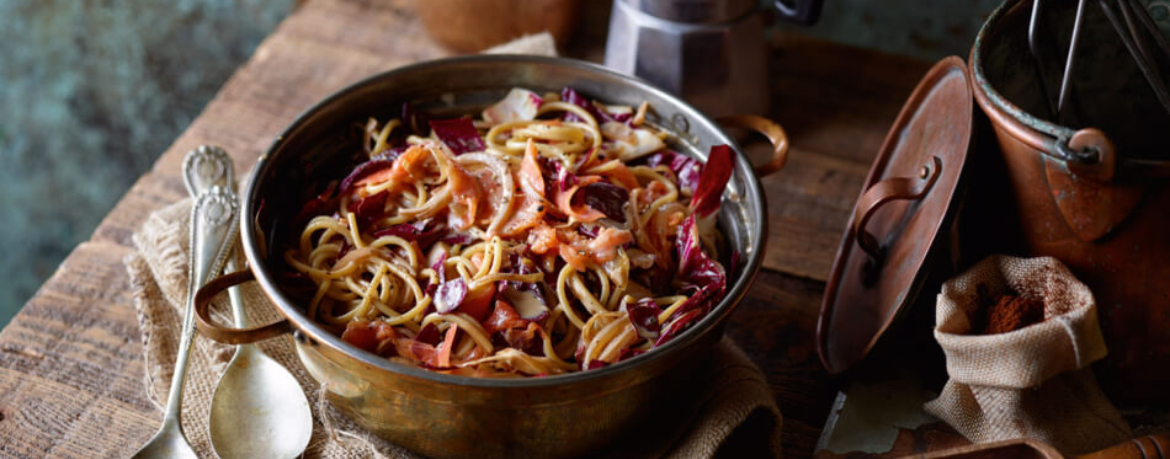 Spaghetti mit Lachs zu Sahnesoße mit Radicchio für 4 Personen von lidl-kochen.de