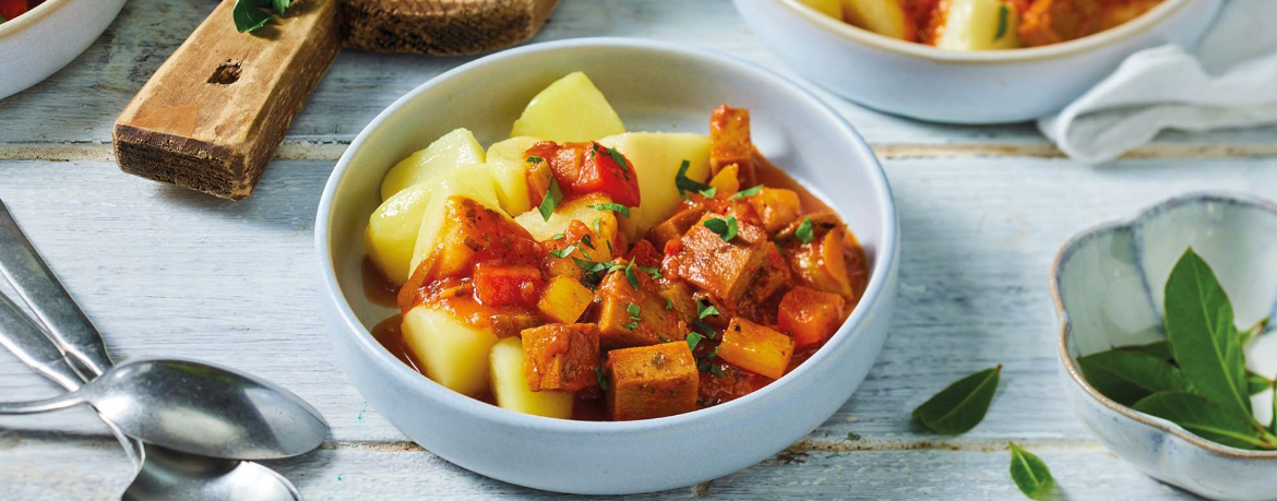 Seitan-Gulasch mit Kartoffeln für 4 Personen von lidl-kochen.de