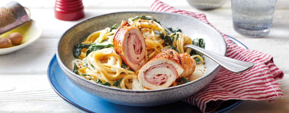 Spaghetti mit Puten-Schinken-Röllchen auf rahmigen Spinat für 4 Personen von lidl-kochen.de