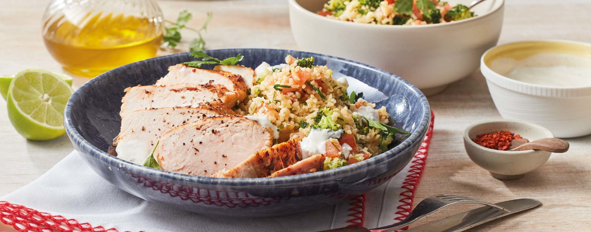 Hähnchen mit Brokkoli-Bulgursalat und Knoblauchjoghurt für 4 Personen von lidl-kochen.de