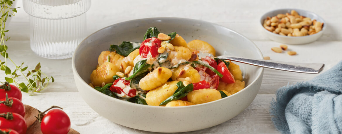 Gnocchi in Spinat-Sauce mit Pinienkernen für 4 Personen von lidl-kochen.de