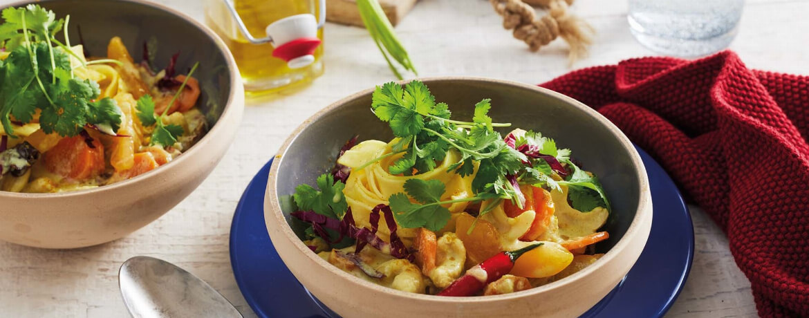 Chilinudeln mit Kokos-Möhren-Curry für 4 Personen von lidl-kochen.de