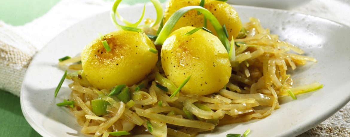Weißkohlpfanne mit Kartoffeln und Paprika-Quark für 4 Personen von lidl-kochen.de