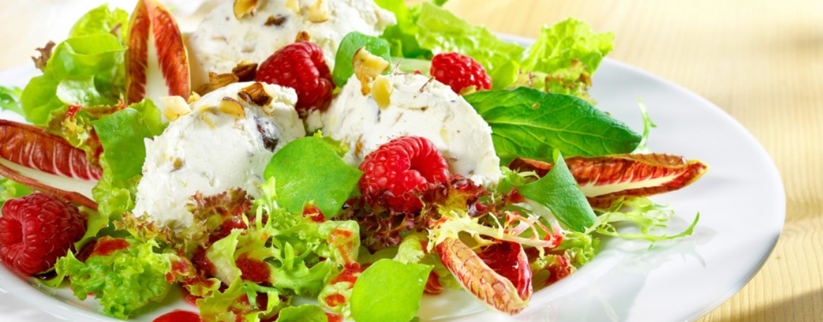 Blattsalat mit Himbeeren und Frischkäse-Nocken für 4 Personen von lidl-kochen.de