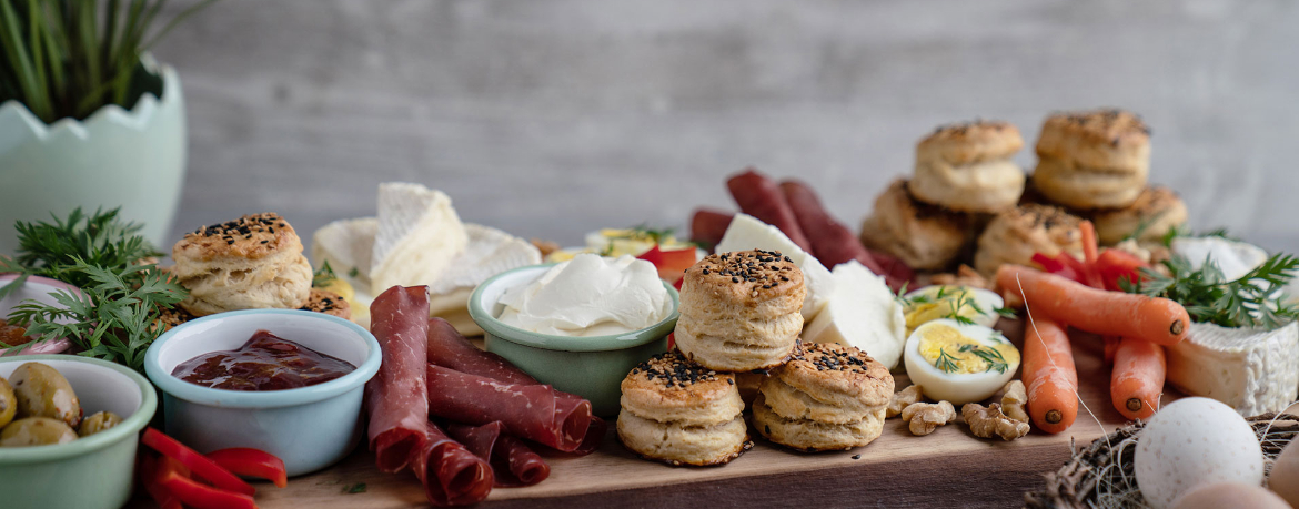 Oster-Brunch mit selbstgebackenen Brötchen für 10 Personen von lidl-kochen.de