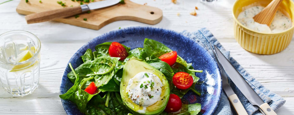 Avocado mit Kräuterfrischkäse und Spinat-Salat für 4 Personen von lidl-kochen.de