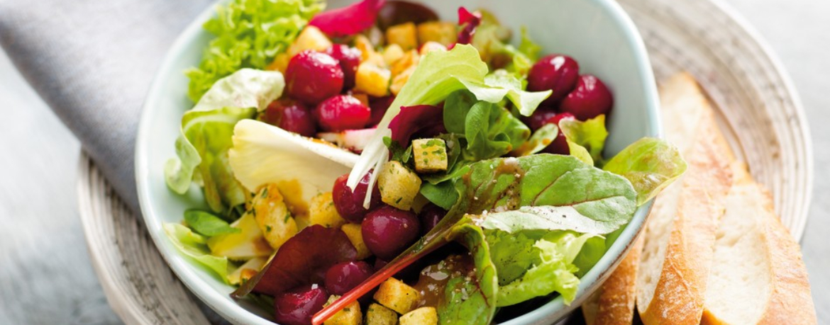 Salat mit Kidneybohnen und Thymian-Croûtons für 4 Personen von lidl-kochen.de