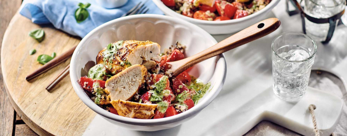 Erdbeer-Salat mit Hähnchen und Quinoa für 4 Personen von lidl-kochen.de