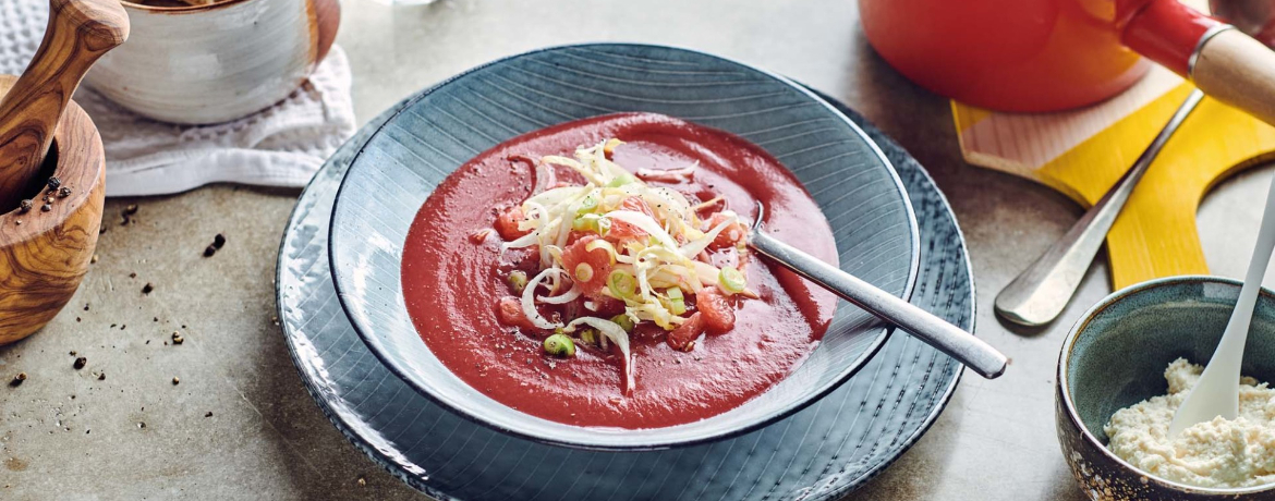 Rote-Bete-Meerrettich-Suppe mit Chicoree-Grapefruit-Topping für 4 Personen von lidl-kochen.de
