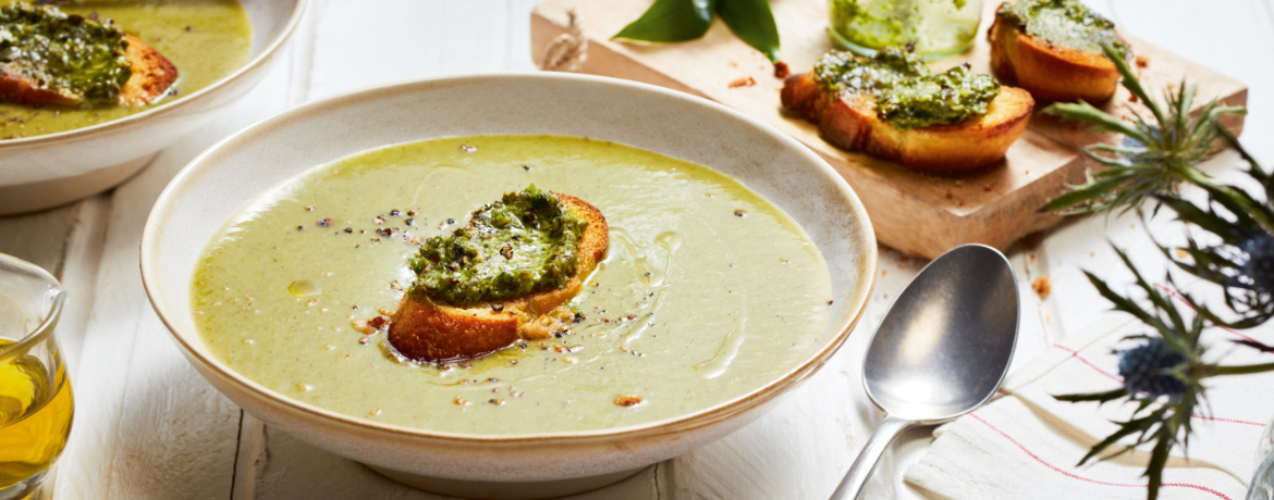 Zucchini-Suppe mit Bärlauch-Crostini für 4 Personen von lidl-kochen.de