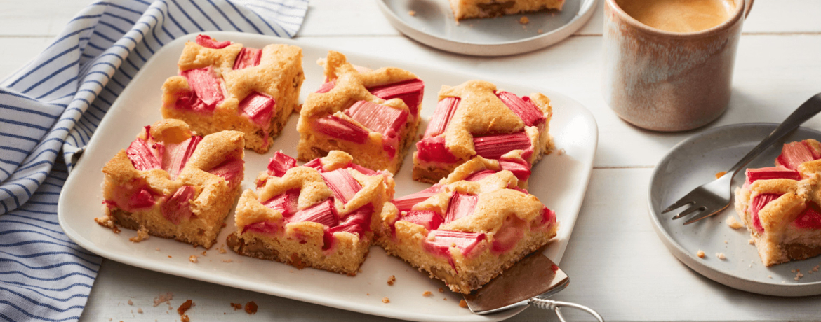 Rhabarber-Blechkuchen für 16 Personen von lidl-kochen.de