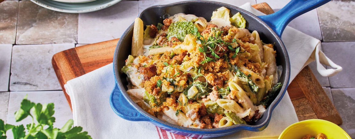 Wirsing-Hackfleisch-Pfanne mit Thymian-Butter-Bröseln für 4 Personen von lidl-kochen.de