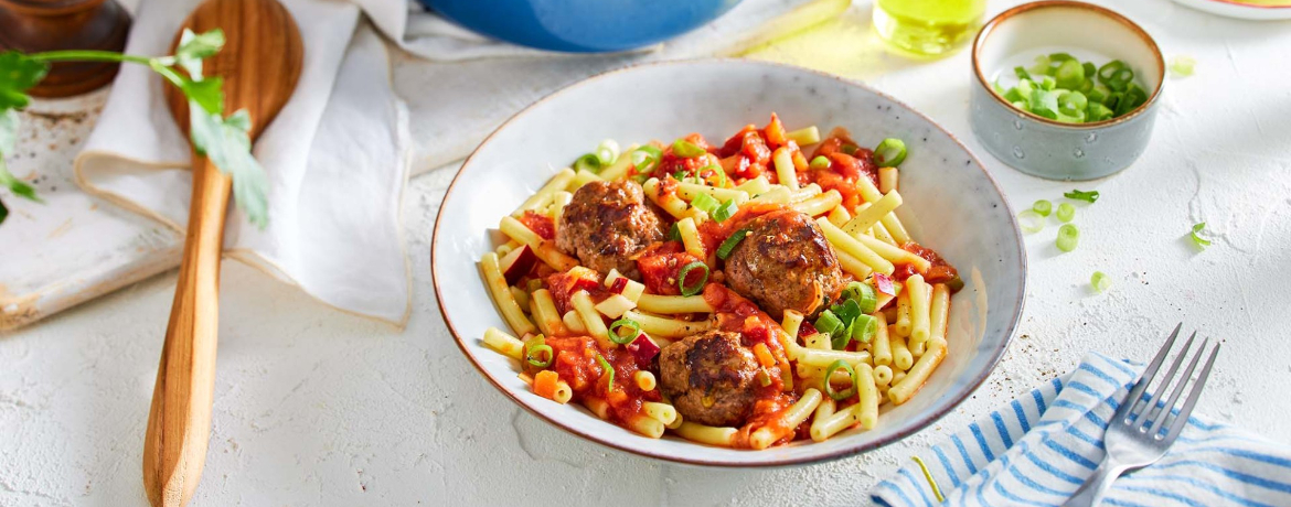 Nudeln mit Fleischbällchen in Tomatensauce für 4,5 Personen von lidl-kochen.de