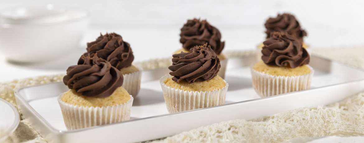 Cremige Schokoladen Vanille Cupcakes für 12 Personen von lidl-kochen.de