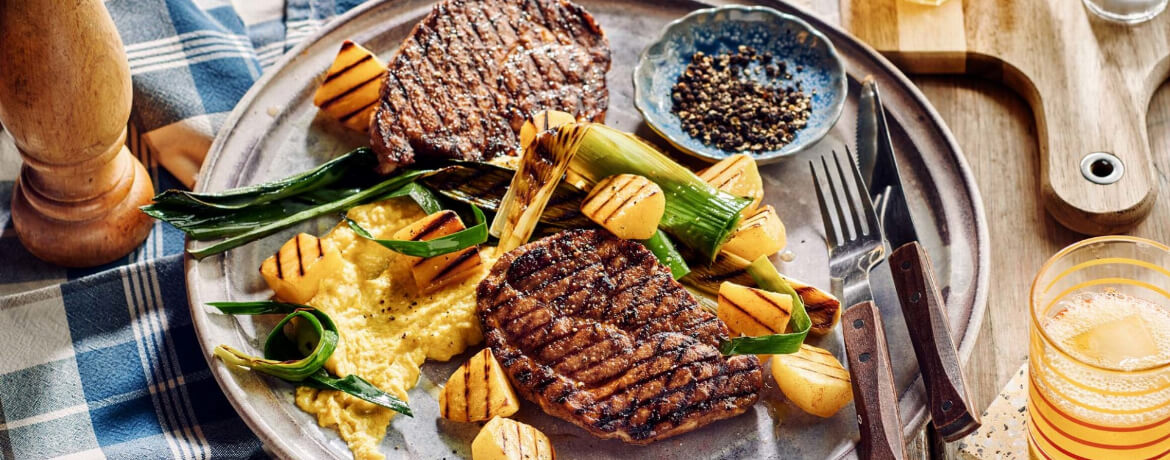 Schweinenackensteaks mit gegrilltem Lauch - Rezept | LIDL Kochen