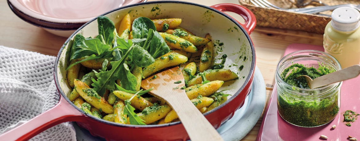 Vegane Schupfnudelpfanne mit Feldsalat-Rucola-Pesto für 4 Personen von lidl-kochen.de