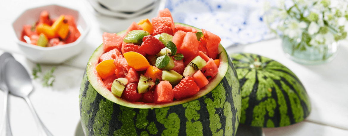 Obstsalat in Melonenschüssel für 4 Personen von lidl-kochen.de