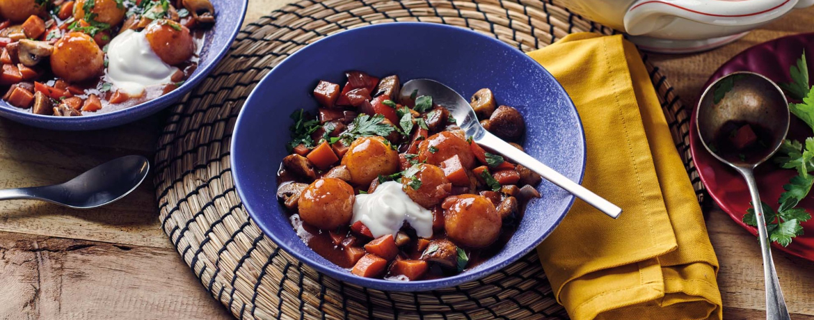 Mini-Klöße-Gulasch mit Champignons für 4 Personen von lidl-kochen.de