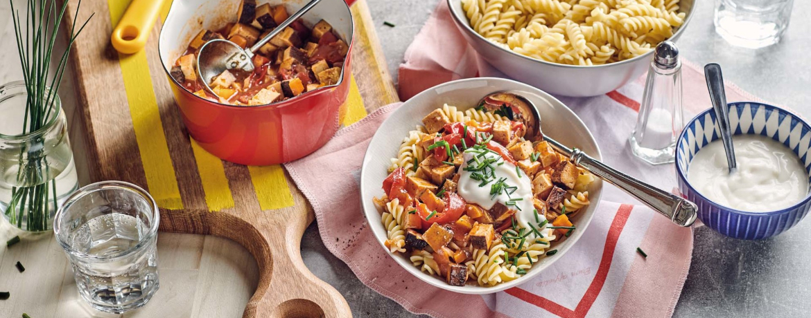 Veganer Räuchertofu-Gulasch auf Fusilli für 4 Personen von lidl-kochen.de